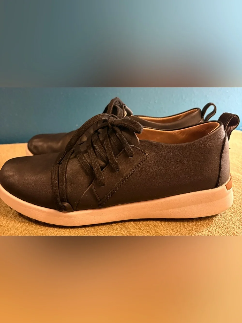 Olukai Malua Li smooth black
